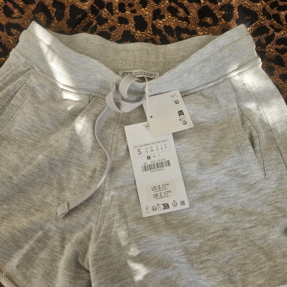 🌿ZARA Gray Women's‎ Shorts - Picture 2 of 4
